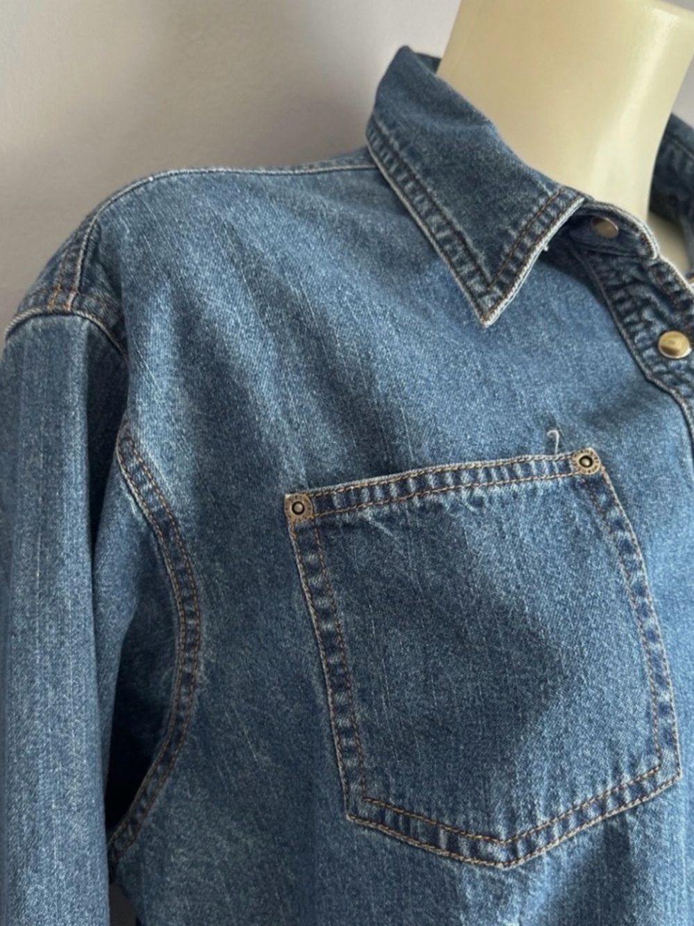 Wrangler ~ Blue ~ Denim ~ Waist Length Shirt w/ Tie at Waist. Size Medium/Large. - Picture 6 of 11